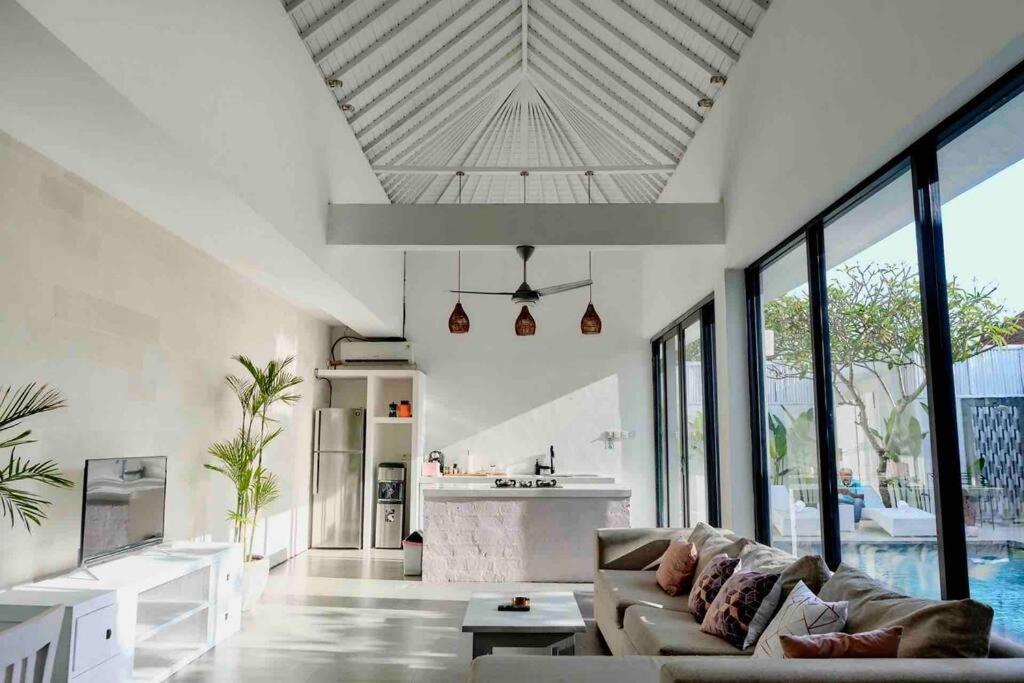 Magic 3 Min Villa Seminyak (Bali)